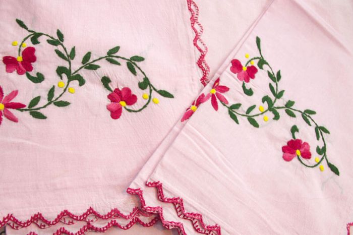 Chikonwala's Hand Embroidered Floral Design Bedsheet