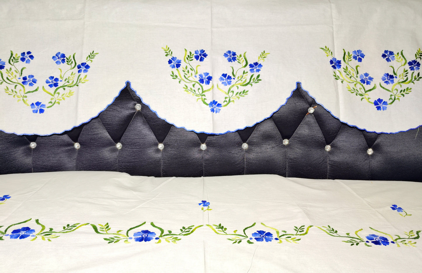 Hand Embroidered Sofa Cover (3+1+1 Seater)